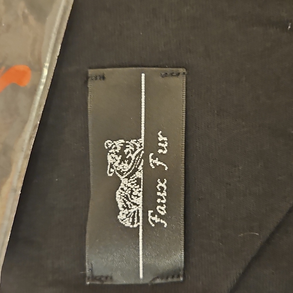 Clothes - Picture 6 of 7